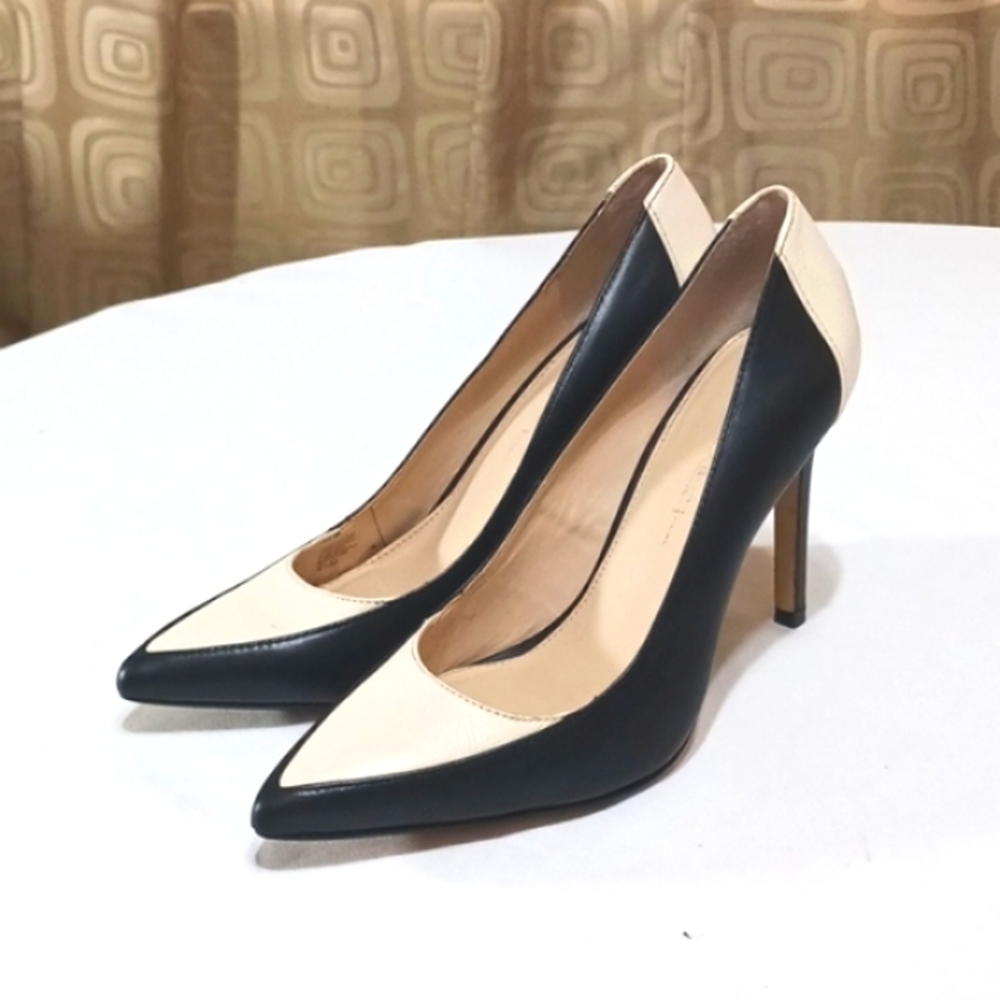 Banana Republic Classic Black and Cream Pumps